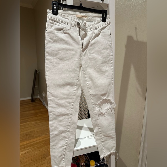 Levi's White Distressed Skinny Jeans - Picture 2 of 3